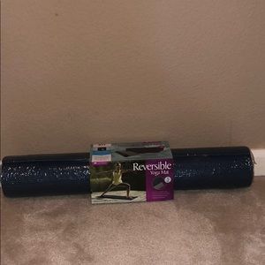 NWT - LOTUS 5 MM BLUE YOGA MAT